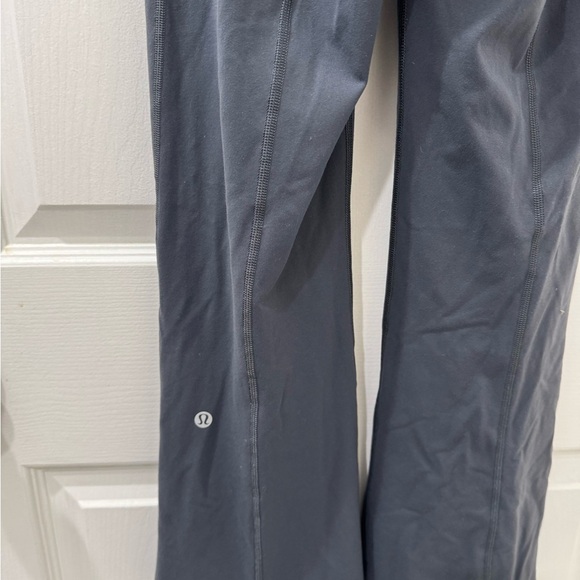 LULULEMON Grey Blue High Rise Capri Cropped Flair Work Out Pants - Picture 3 of 3